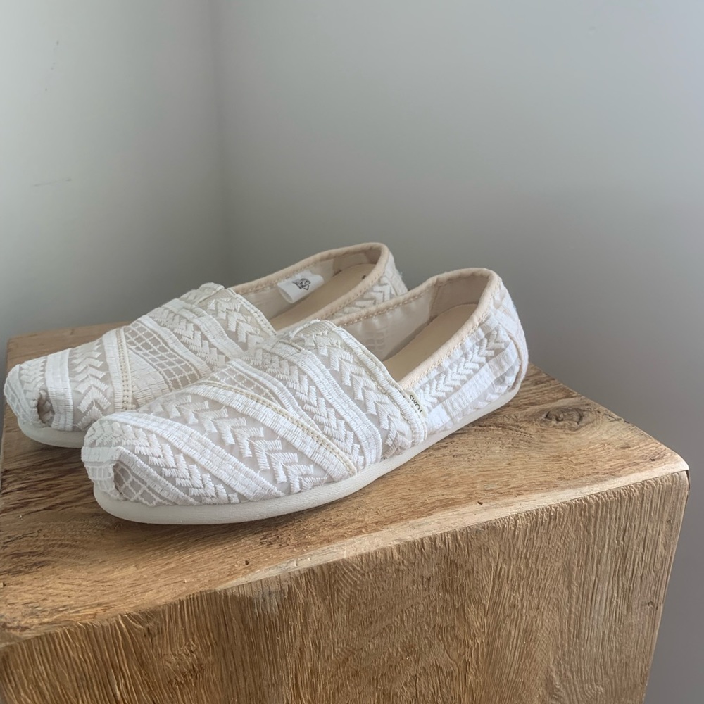Toms Embroidered Arrow Alpargata Slip-on Size 6.5 10013518